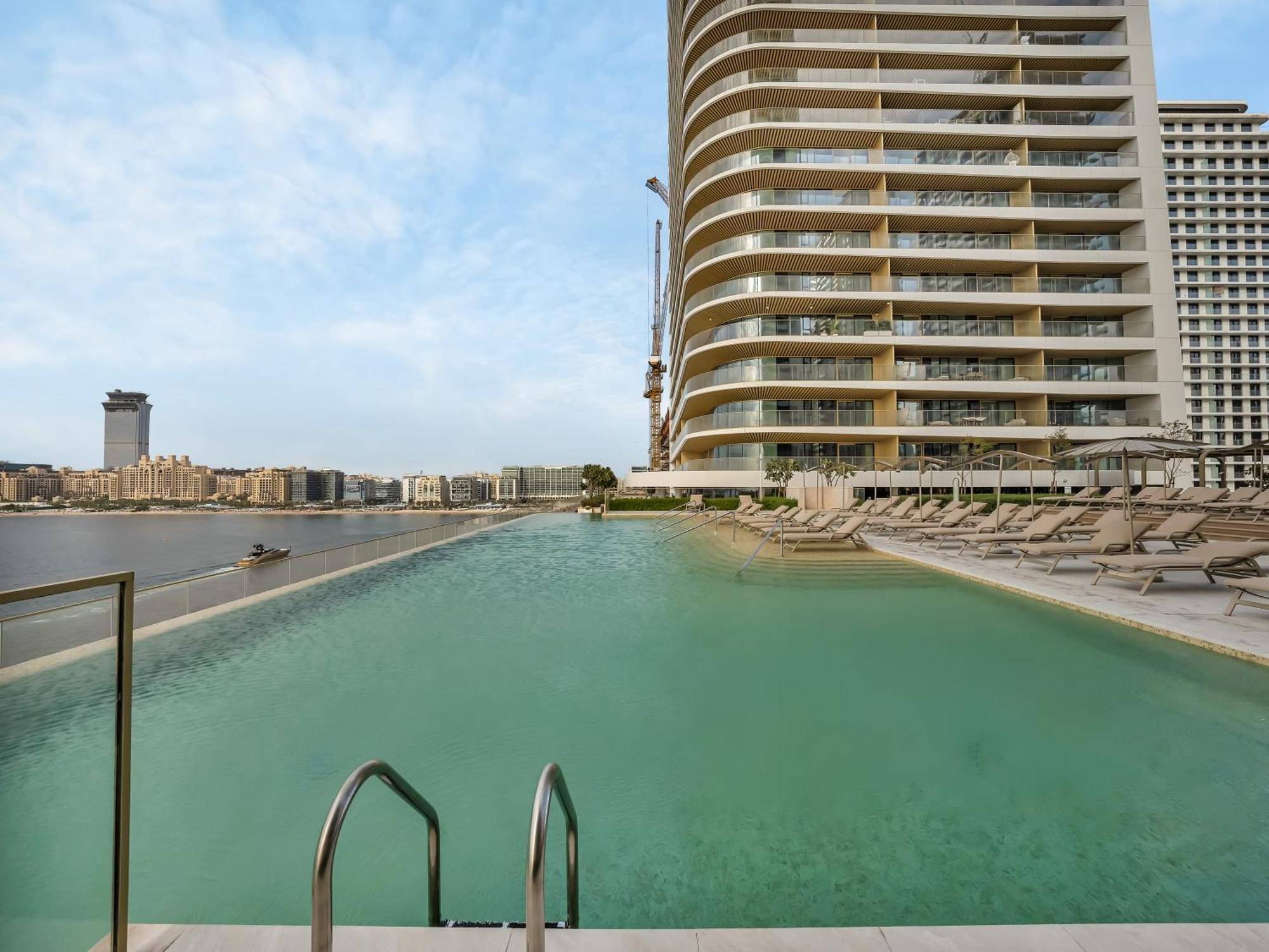 Utra Lux Large 1 Bedroom With Sunset Views And Private Apartment Dubai